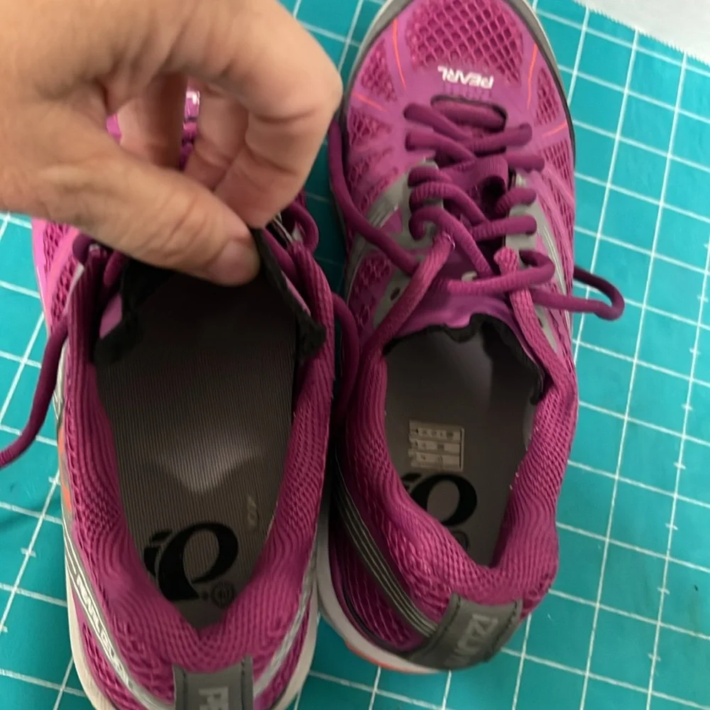 Pearl iZumi Womens Cycling Shoes Road Fuel IV Purple Grey Sz 40 US size 9 - Picture 3 of 9